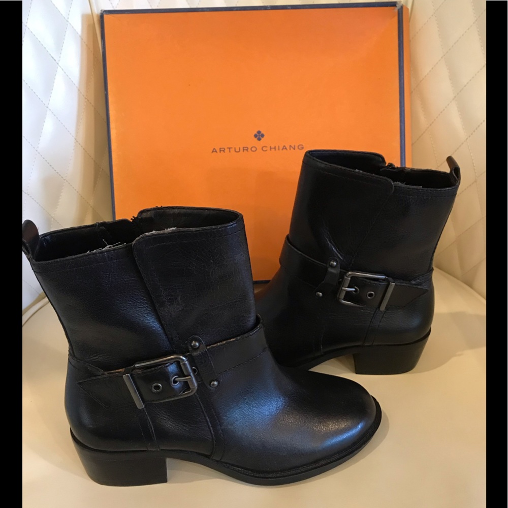 NEW Arturo Chiang Black Ankle Boots